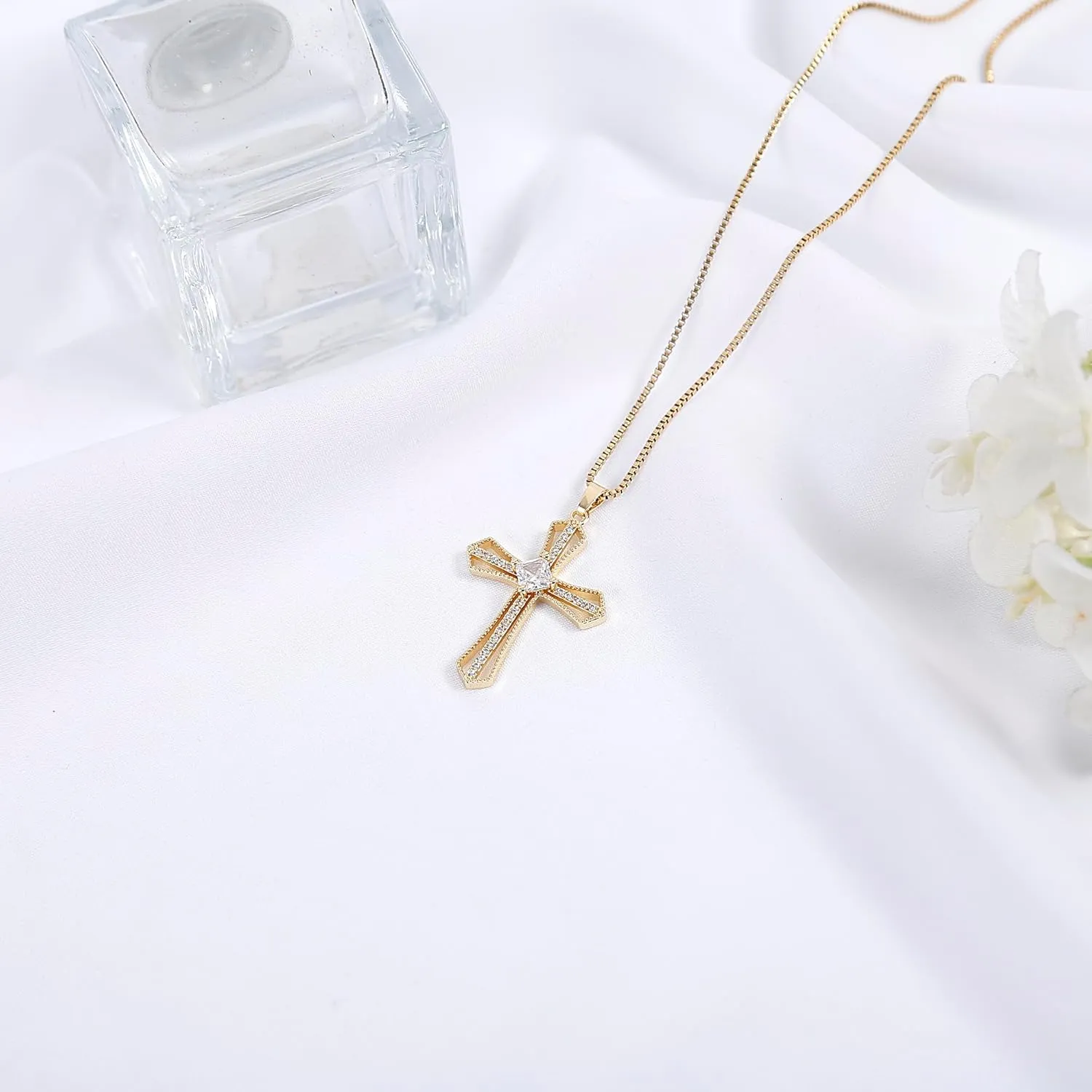 BIFACE Cross Necklaces for Women Jewelry Necklaces for Teen Girls Women 16K Gold Plated Cross Pendant Choker Necklace Valentine's Day Jewelry Gifts for Women Girls Christmas gifts for women