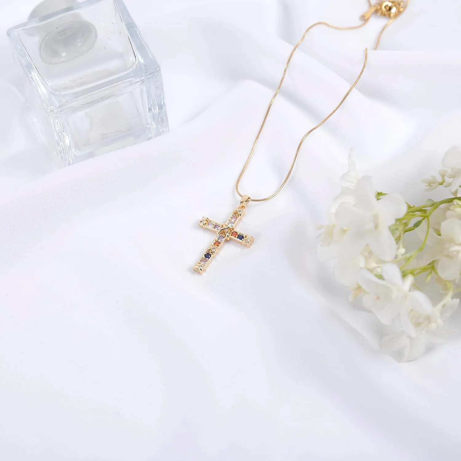 BIFACE Cross Necklaces for Women Jewelry Necklaces for Teen Girls Women 16K Gold Plated Cross Pendant Choker Necklace Valentine's Day Jewelry Gifts for Women Girls Christmas gifts for women