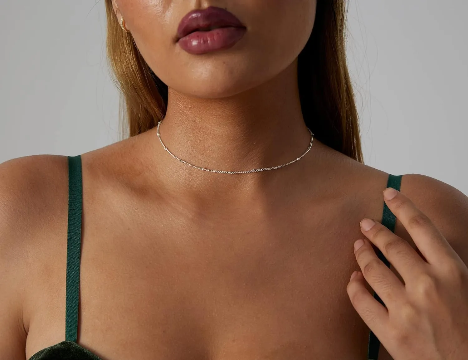 CAROVO Choker Necklace for women,Dainty Gold/Silver Necklace 14k Gold Plated Shining Dots Sequins Necklace Satellite Paperclip Box Sparkle Chain Necklaces for Women Simple Jewelry
