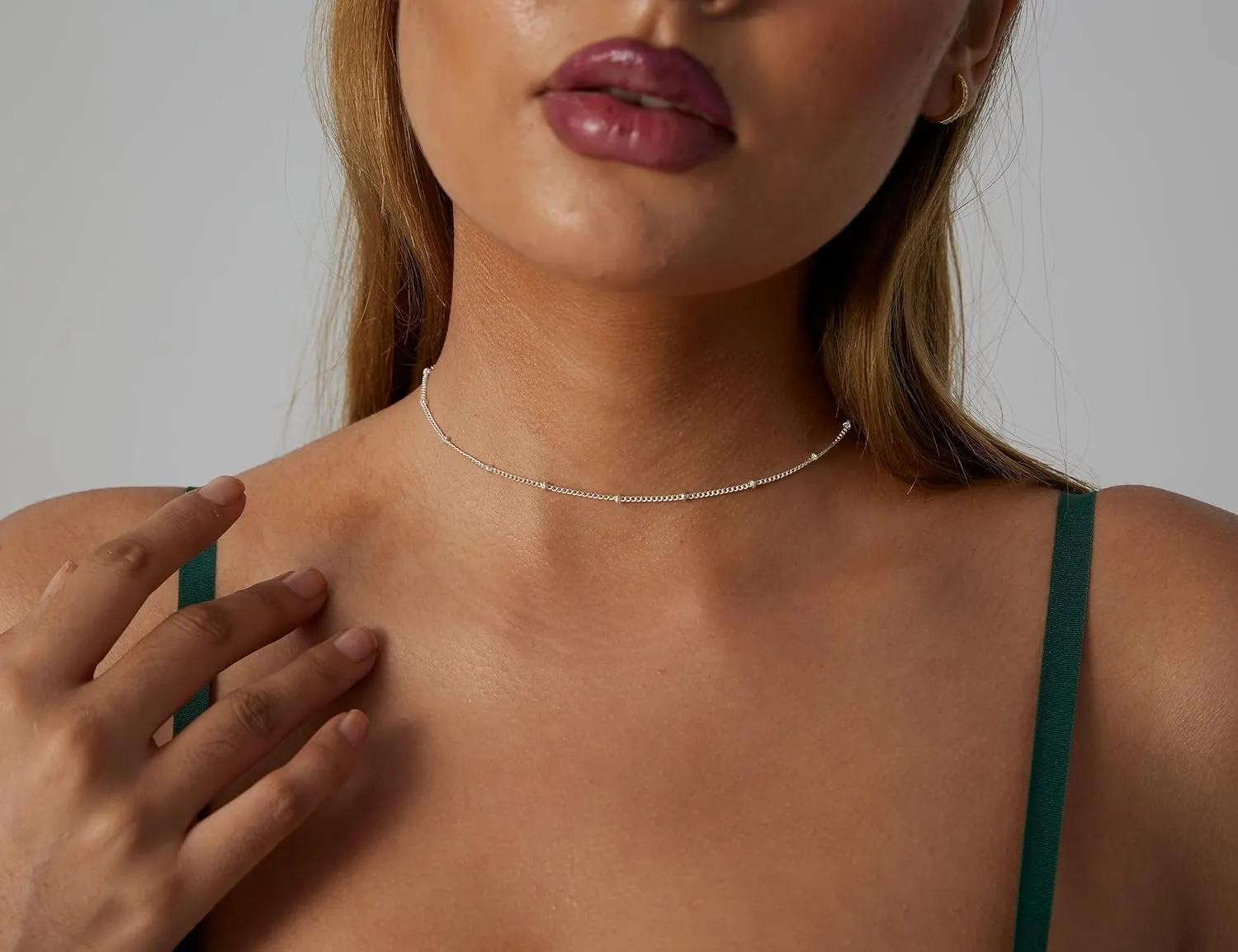CAROVO Choker Necklace for women,Dainty Gold/Silver Necklace 14k Gold Plated Shining Dots Sequins Necklace Satellite Paperclip Box Sparkle Chain Necklaces for Women Simple Jewelry