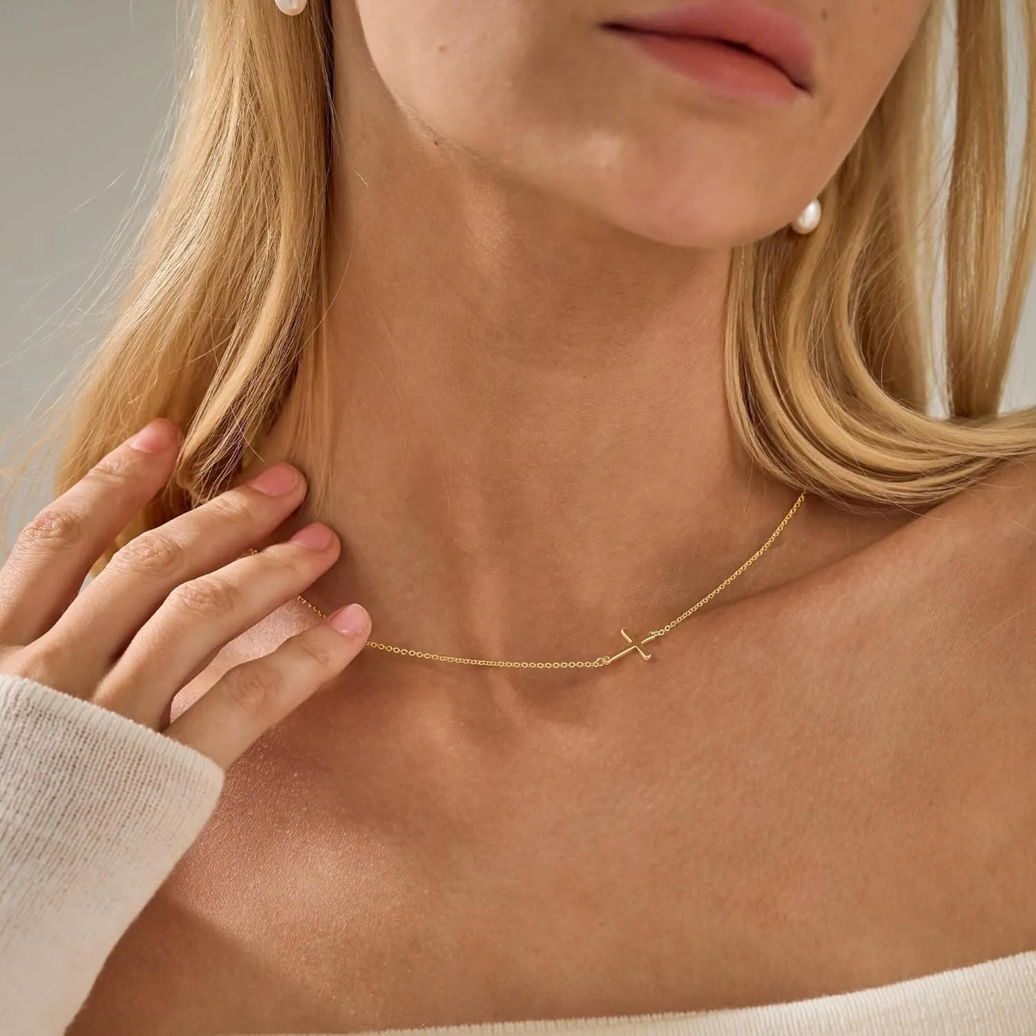 Cross Necklace for Women,Double Cross Necklace 14K Gold Plated Cross Pendant Necklace Dainty Gold Cross Necklaces for Women Trendy Small Cross Charm Necklace Simple Cute Choker Necklaces Gold Jewery