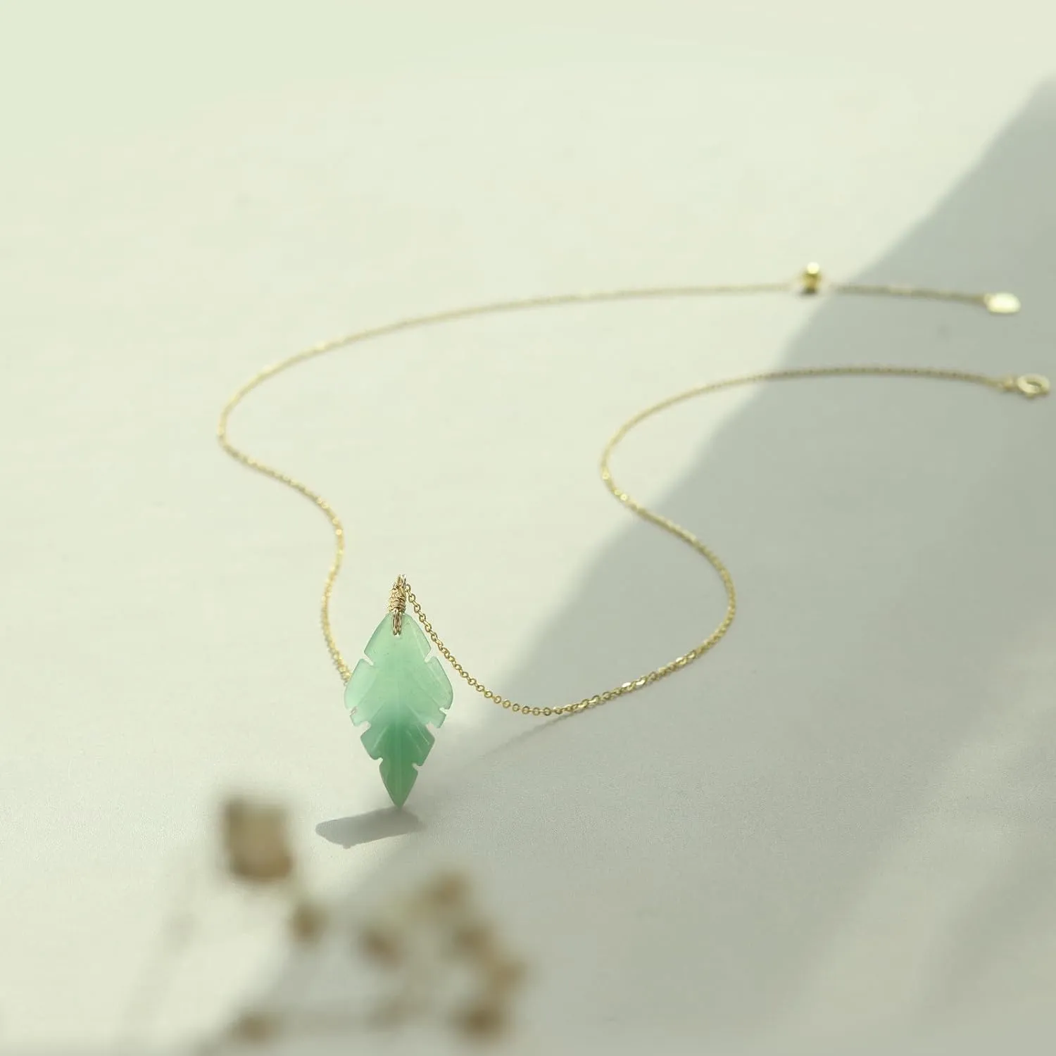 DAUMIER Green Jade Pendant Leaf Drop Necklace for Women Girls Lucky Jewelry Gold