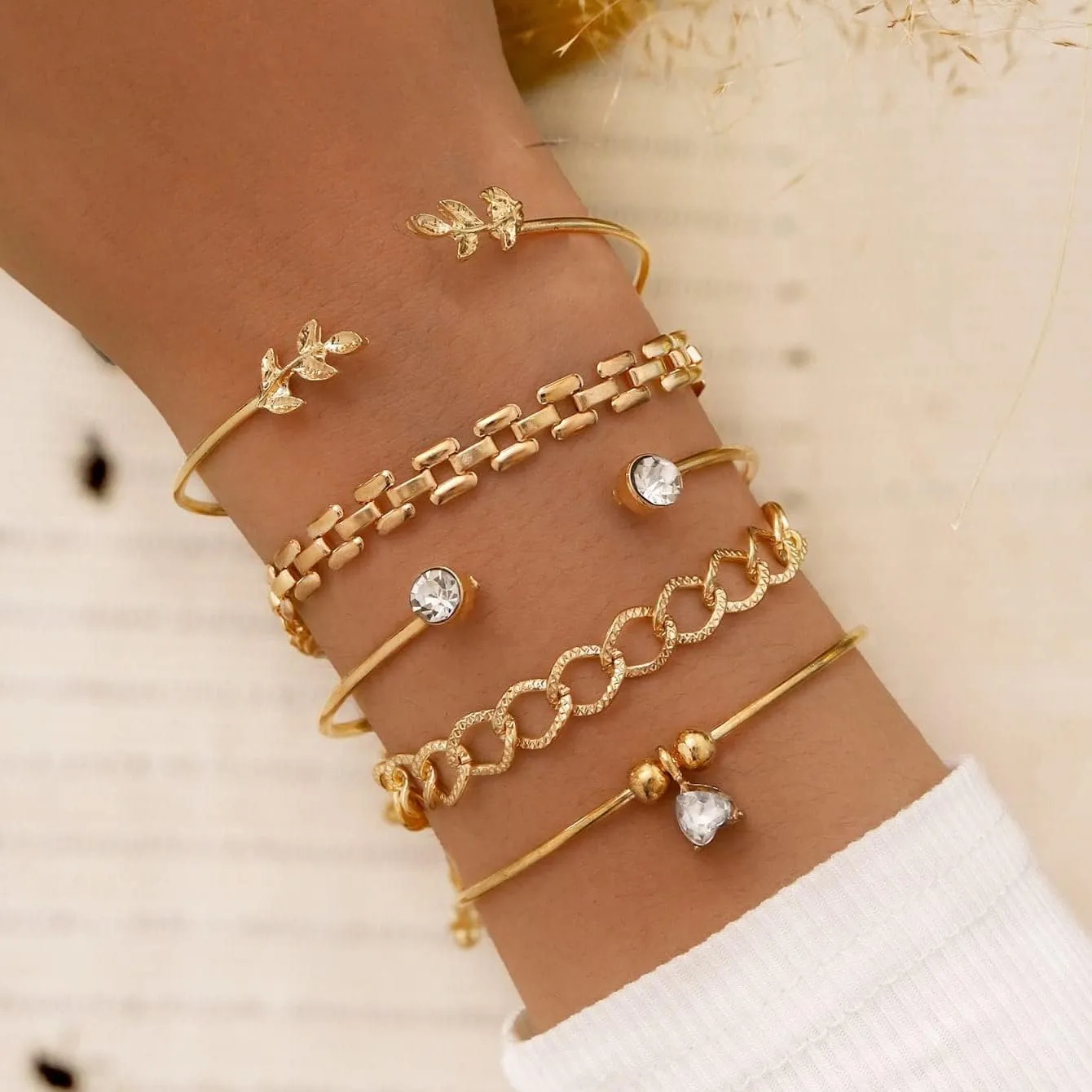 FUTIMELY Layered Heart Leaf Open Bangle,5PCS Adjustable Bracelets for Women,Fashion Simple Stackable Chain,Bracelet Jewelry Accessories