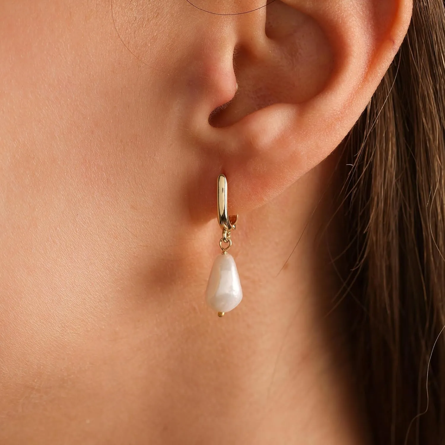 Gold Pearl Drop Earrings for Women, 14k Small Dainty Gold Plated Pearl Huggie Hoop Dangle Earrings for Women Trendy Hypoallergenic Stud Earrings Dangling Gold Earring Hooks Gold Jewelry Non Tarnish