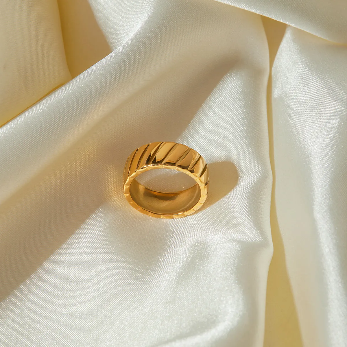 Gold Plated Hypotenuse Pattern Closed Ring