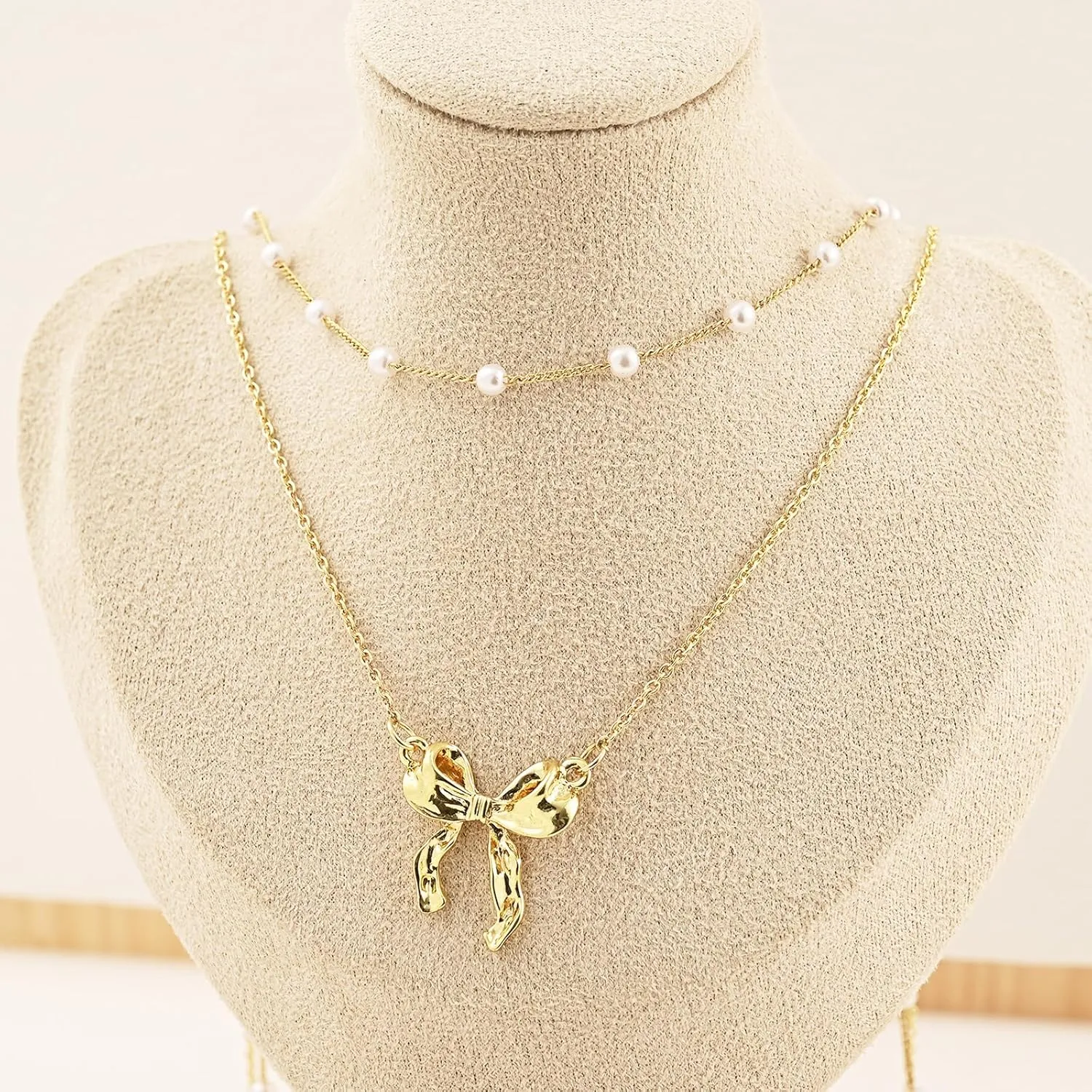 Layered Gold Necklace for Women Multilaye Gold Bow Necklace Pearl Necklace 14K Gold Plated Bow Necklaces Layered Choker Chain Necklace Cute Bow Pendant Trendy Necklaces for Women Gold Jewelry Gift.