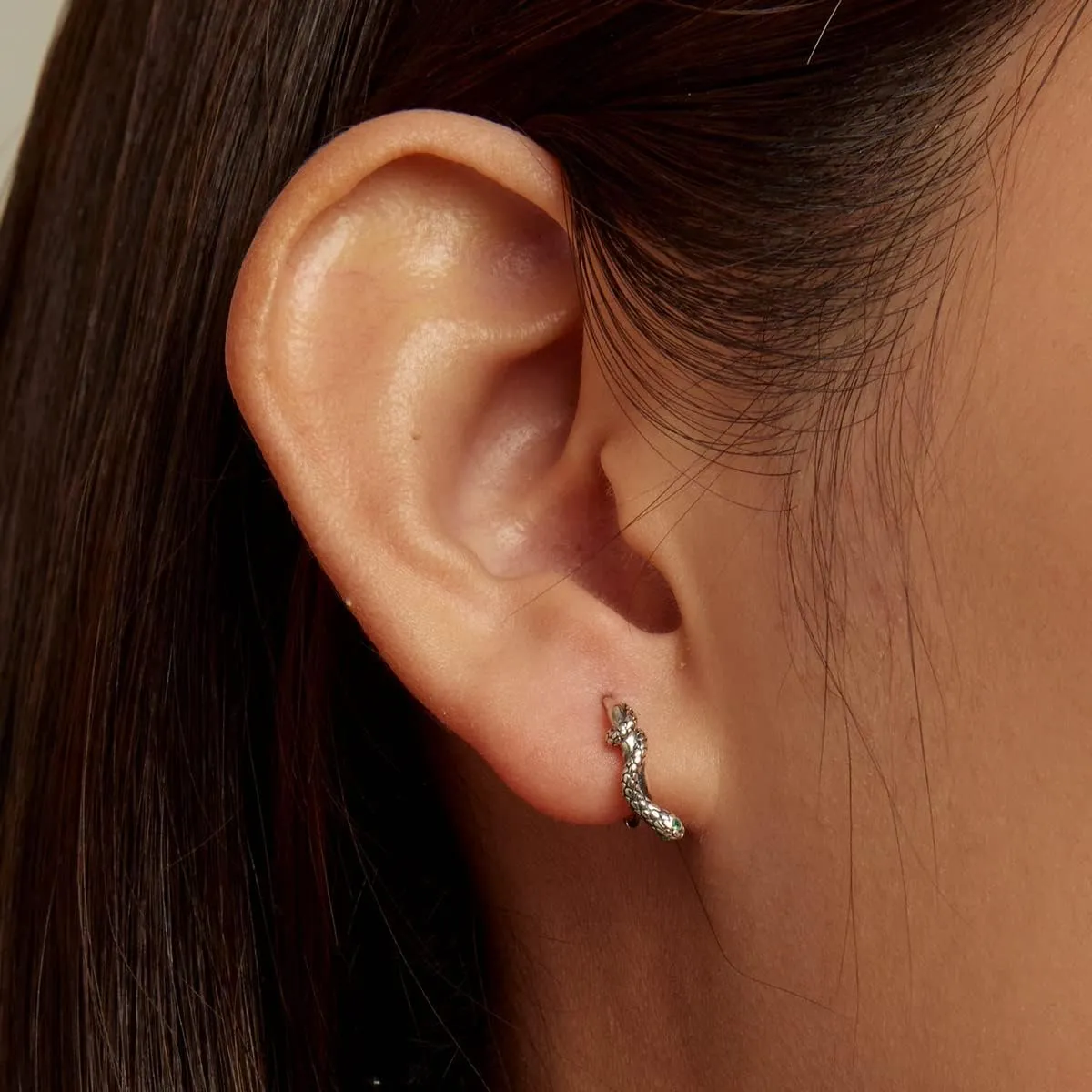 Leaf Huggie Hoop Earrings Small Hoop Earrings for Women 925 Sterling Silver Huggie Earrings Cute Earrings Hypoallergenic Huggie Hoop Earrings Jewelry Gifts for Women