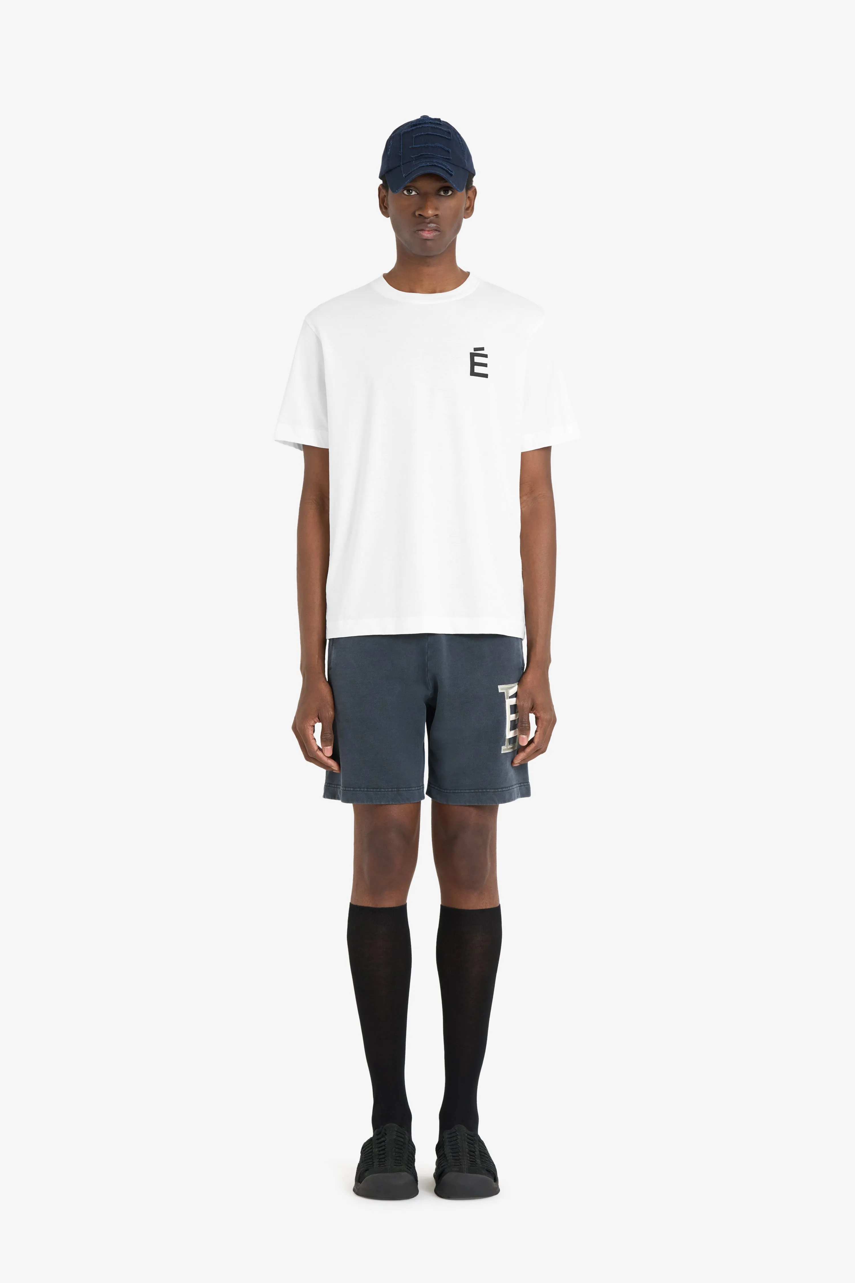 REGULAR T-SHIRT É