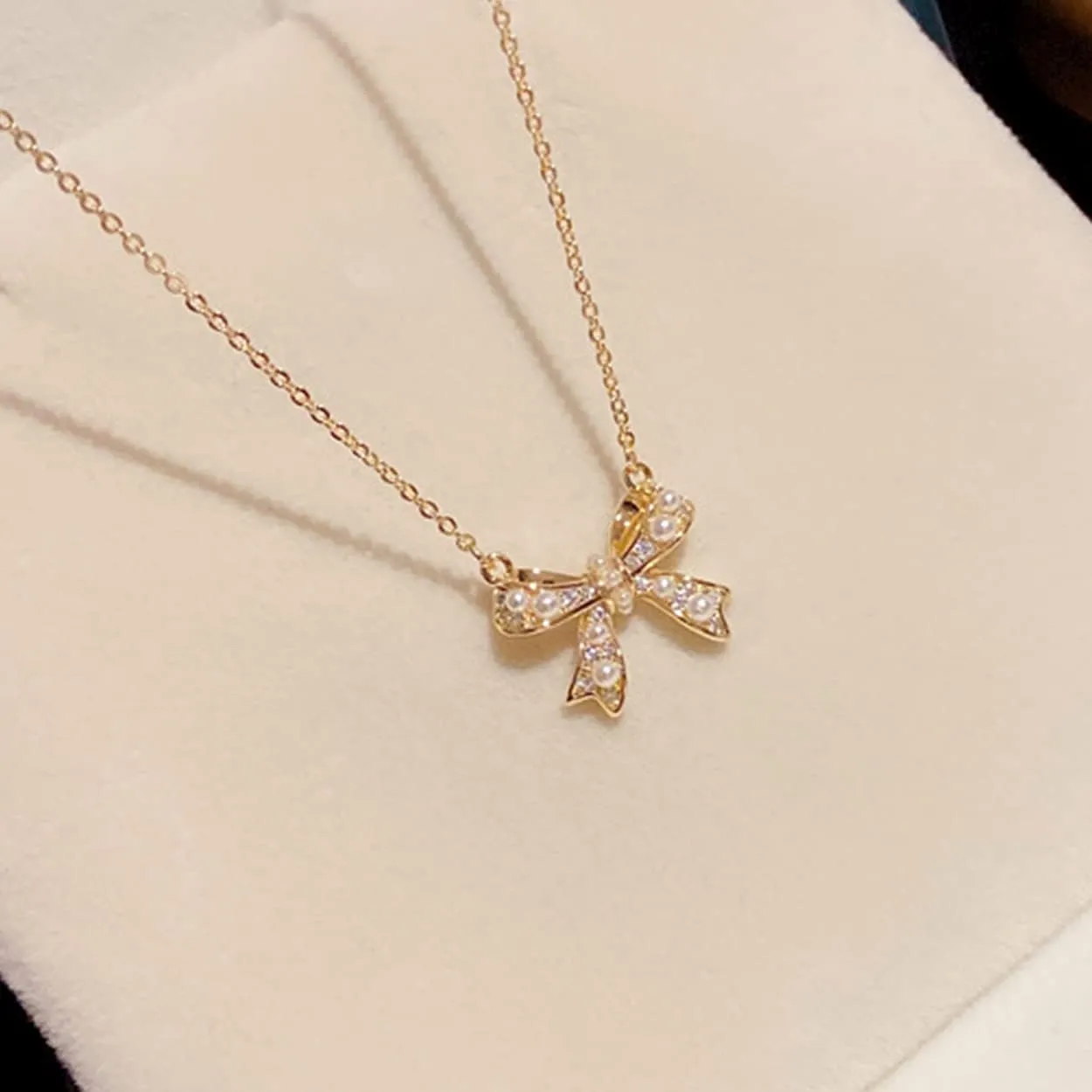 Sonateomber Dainty Chain Simple Pendant Necklace for Women, Cute Statement Rhinestone Single Dangle Necklaces Thanksgiving Christmas Jewelry Gift