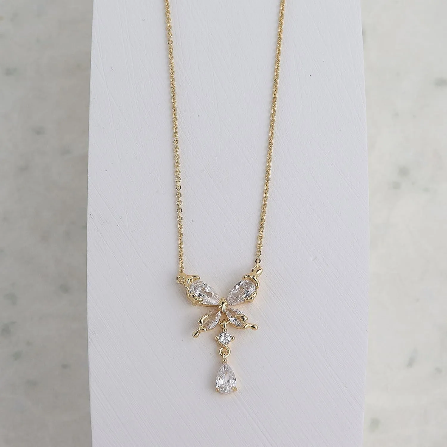 Sonateomber Dainty Chain Simple Pendant Necklace for Women, Cute Statement Rhinestone Single Dangle Necklaces Thanksgiving Christmas Jewelry Gift